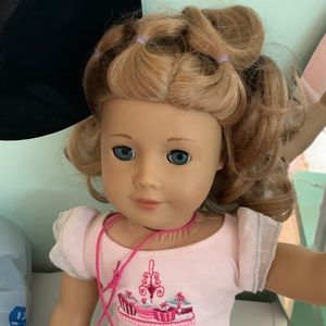 LIKE NEW (form NYC) American Girl Doll